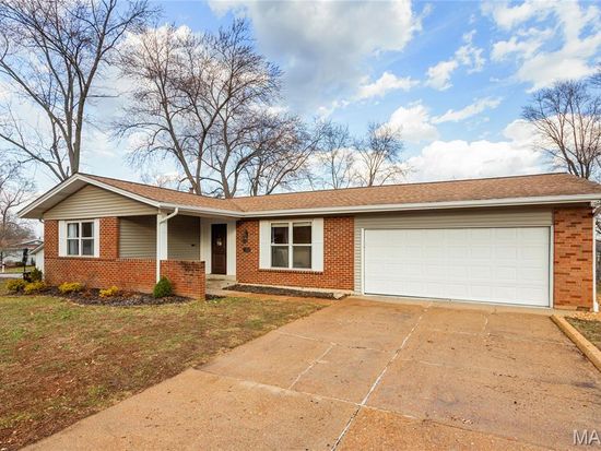 318 Statewood Dr, Ballwin, MO 63021