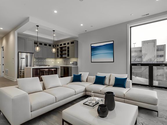 3rd image of 1350 N Claremont Ave #3