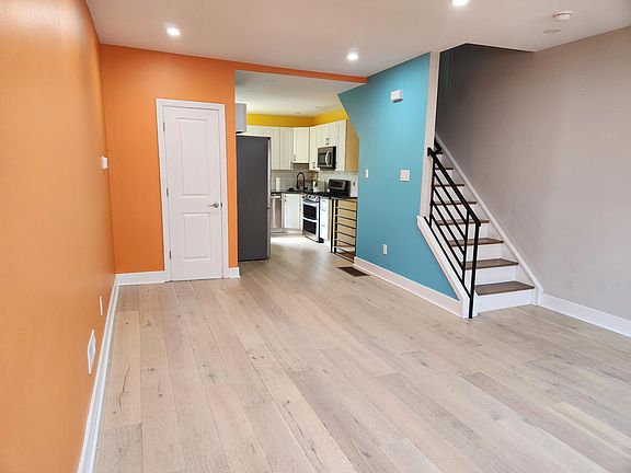 2nd image of 2032 W Oxford St