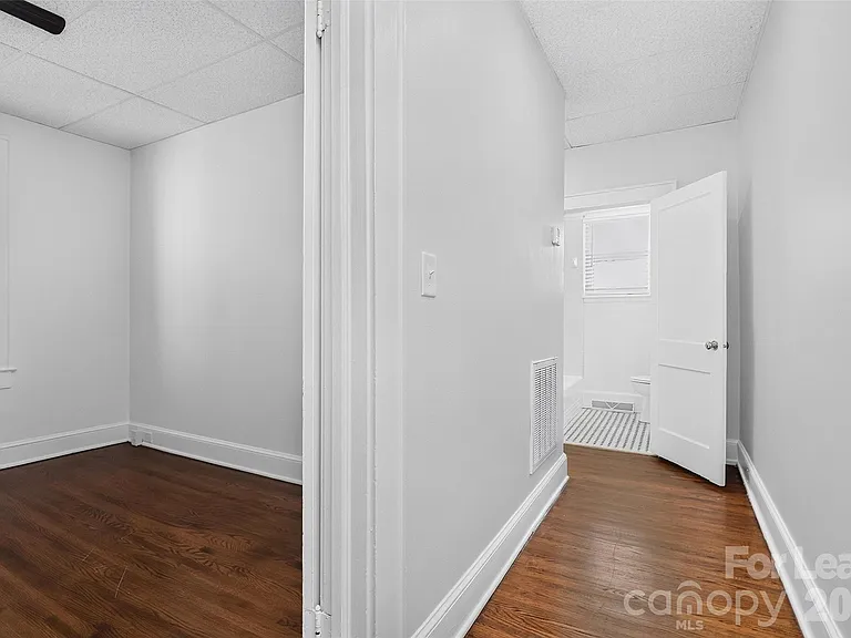 906 S York St — Photo 9