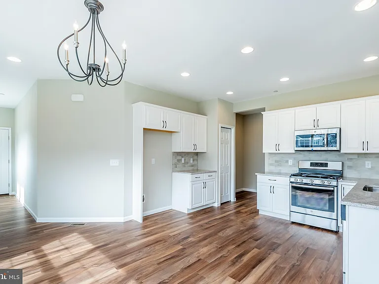 1714 Shady Ln — Photo 2