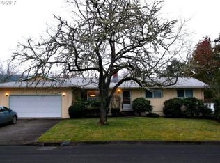 3267 W Chateau Ave, Roseburg, OR 97471