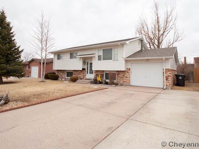 615 Montclair Dr, Cheyenne, WY, 82009