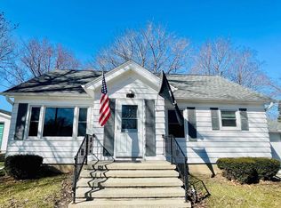215 Davis St, Fox Lake, WI 53933