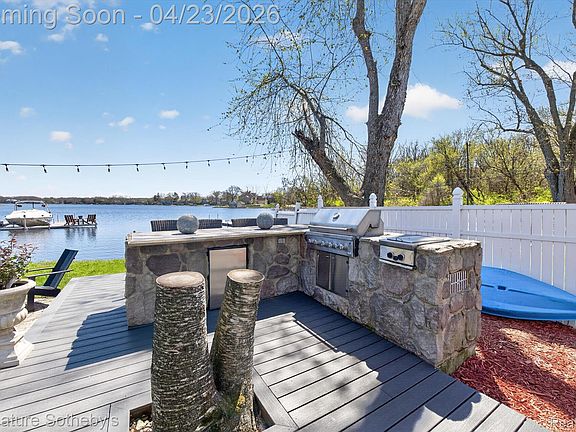3rd image of 3341 Newton Rd