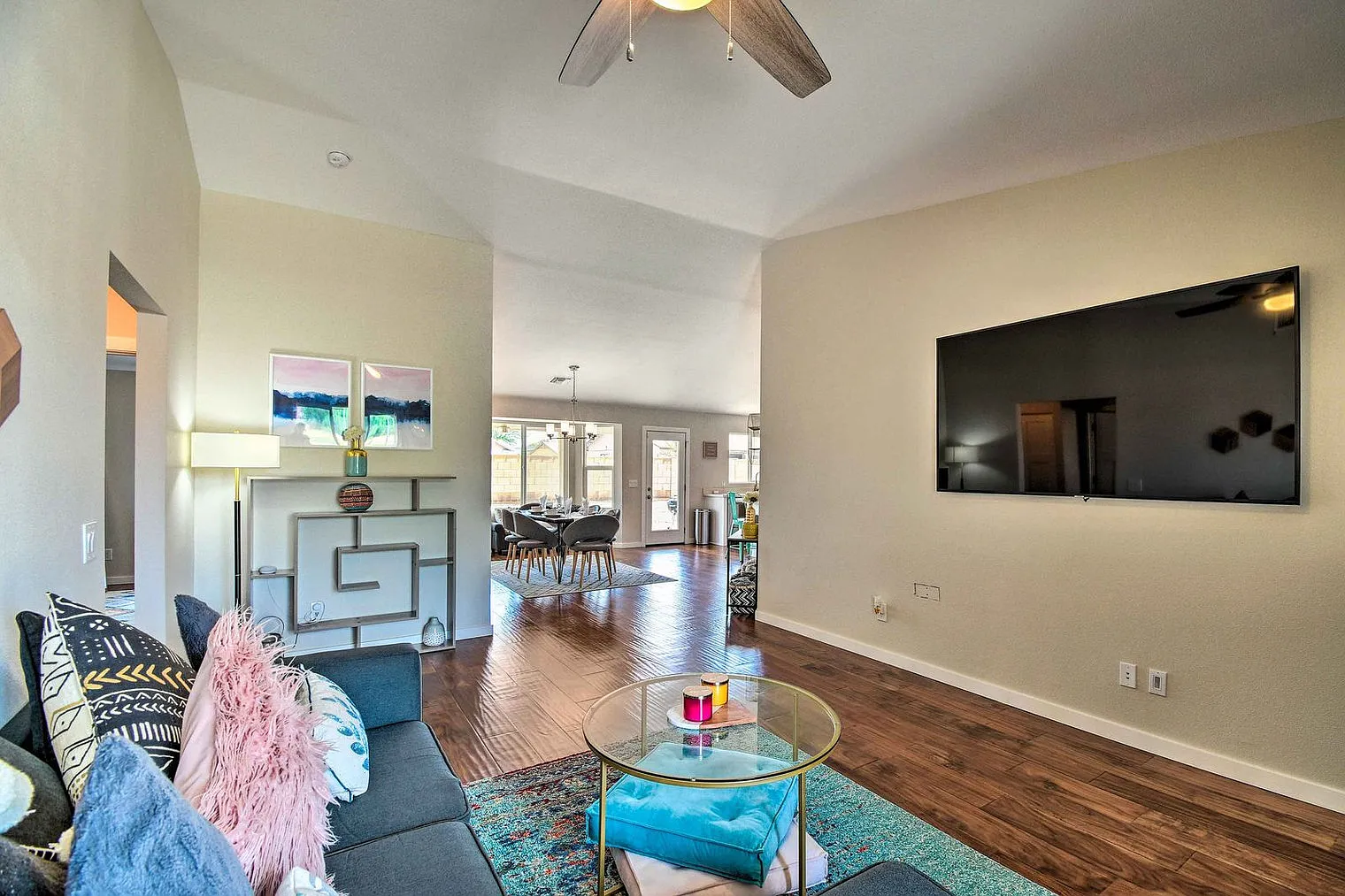 3 bed, 2.0 bath, 1517 sqft, $3,322 — Photo 4