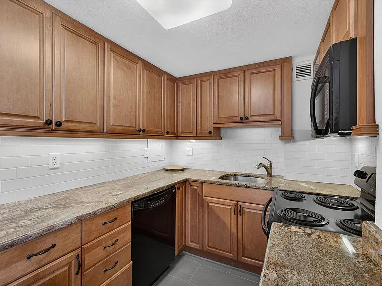 2800 N Flagler Dr #202 — Photo 6