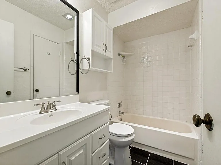 2929 Pegasus Dr — Photo 11