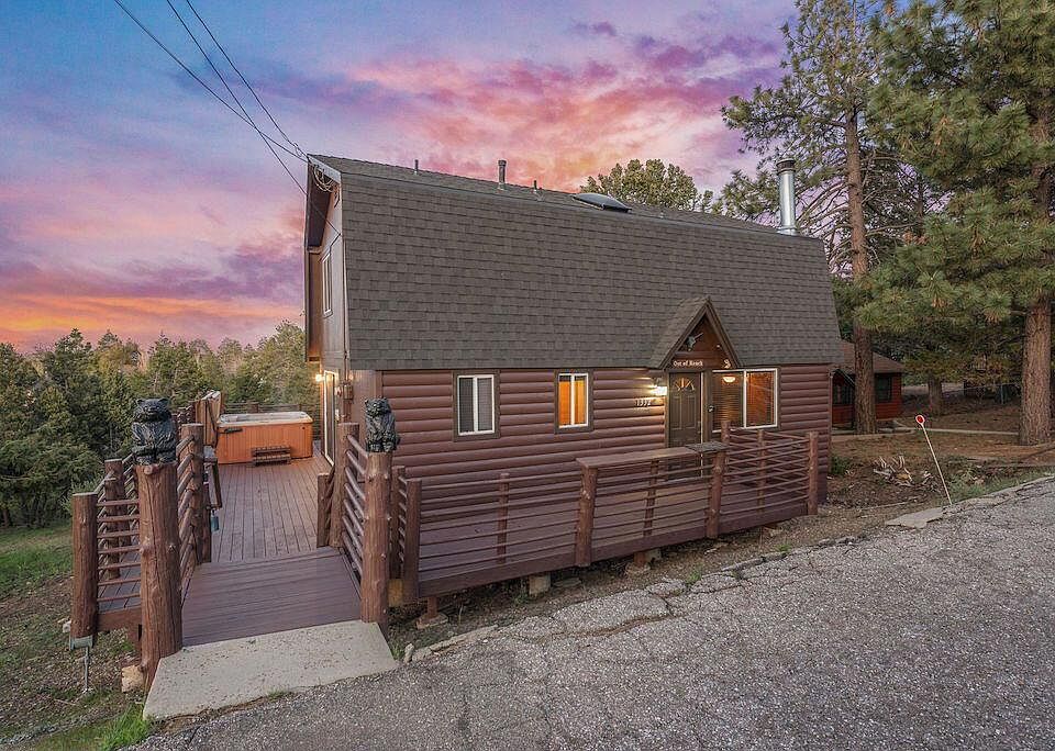 1st image of 1332 Flintridge Ave