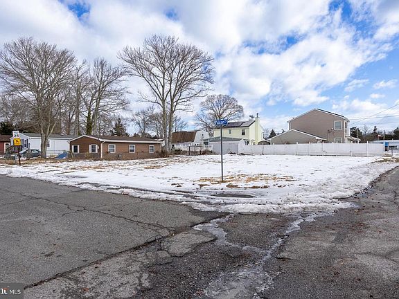 2nd image of 302 Falcon Dr
