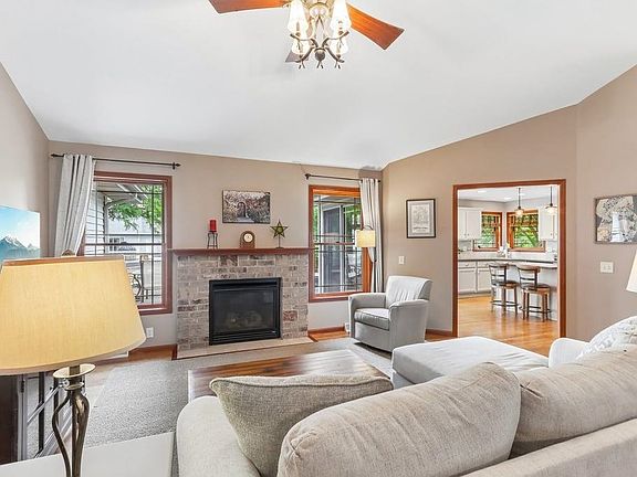 5th image of 305 Lindsay Way