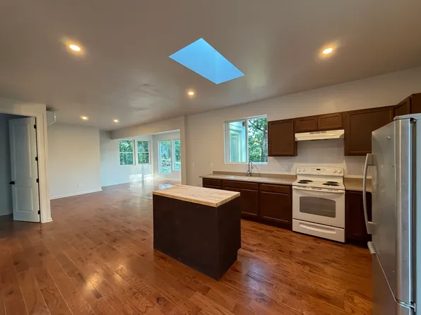 7 Karen Pl, Asheville, NC 28806