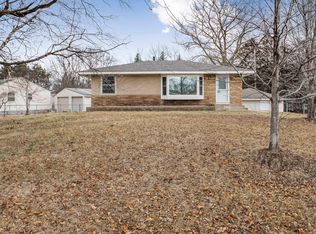 5882 Carlson St, Shoreview, MN 55126
