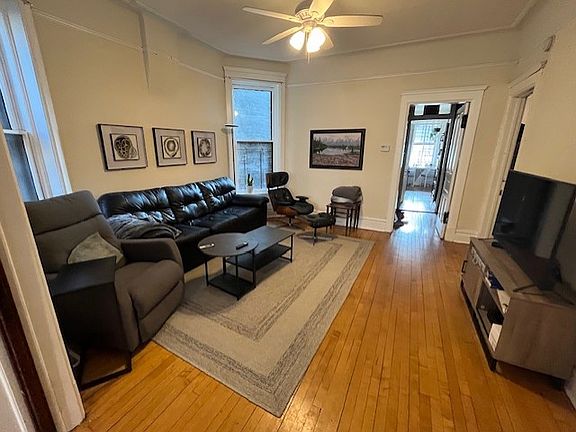 5th image of 909 W Newport Ave APT 2