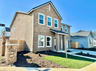 1064 W Horizon Dr, Madera, CA