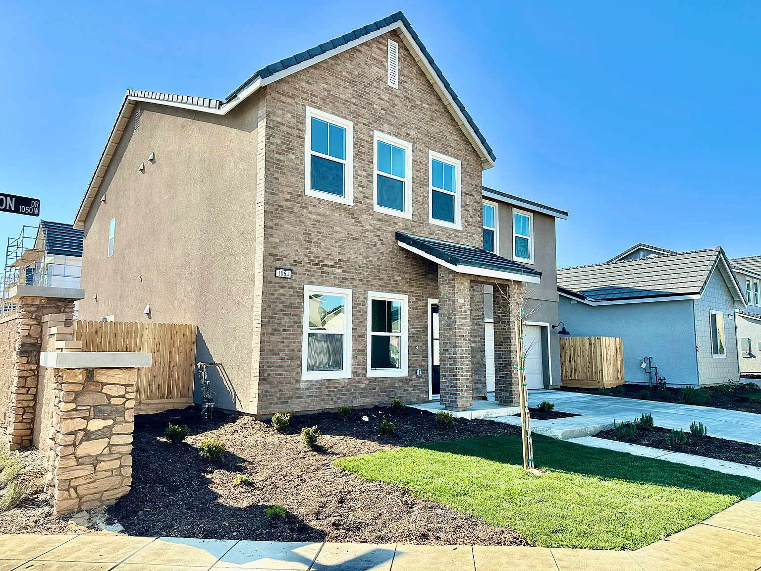 1064 W Horizon Dr photo 1