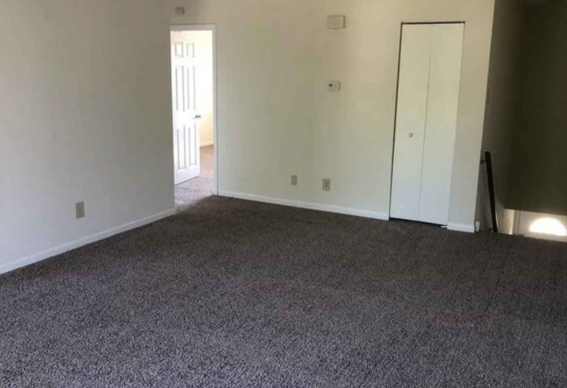 1 bed, 900 sqft, $1,295 — Photo 3