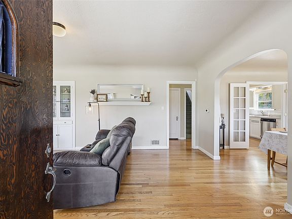 3rd image of 332 Bryan Avenue