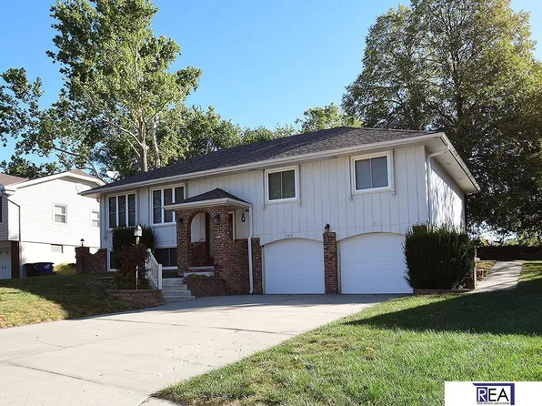 423 S 150th Cir, Omaha, NE 68154