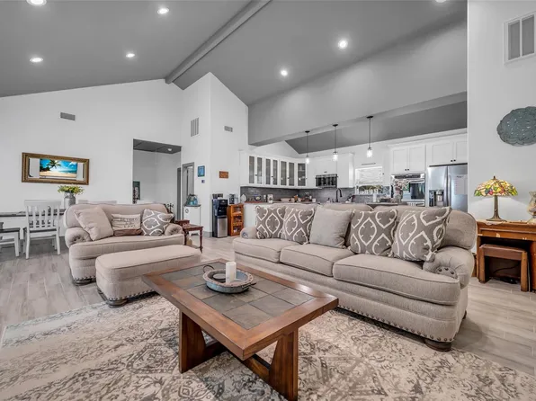 308 Lakeshore Dr S, Onalaska, TX 77360