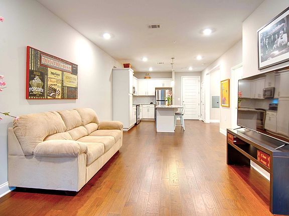 4th image of 1000 Vintage Green Ln #1102