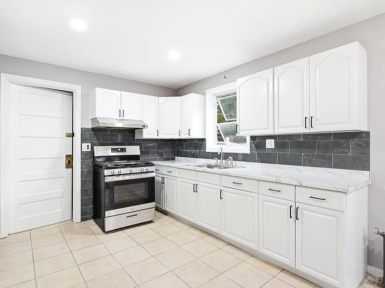 228 Duane St #1 — Photo 12