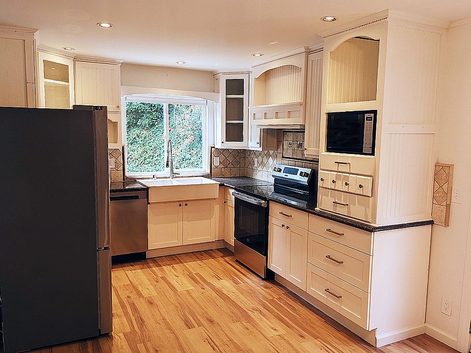 1st image of 898 Bonita Dr #A