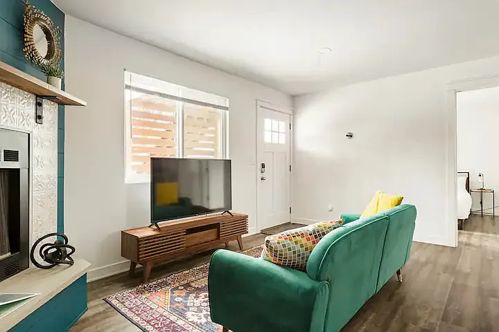222 N Institute St — Photo 4
