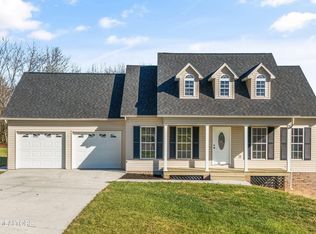 252 Perkins Ln, Jacksboro, TN 37757