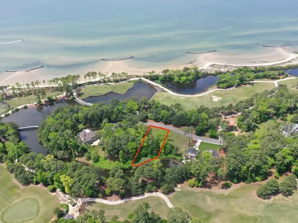 151 Heron Pointe Dr, Cape Charles, VA 23310