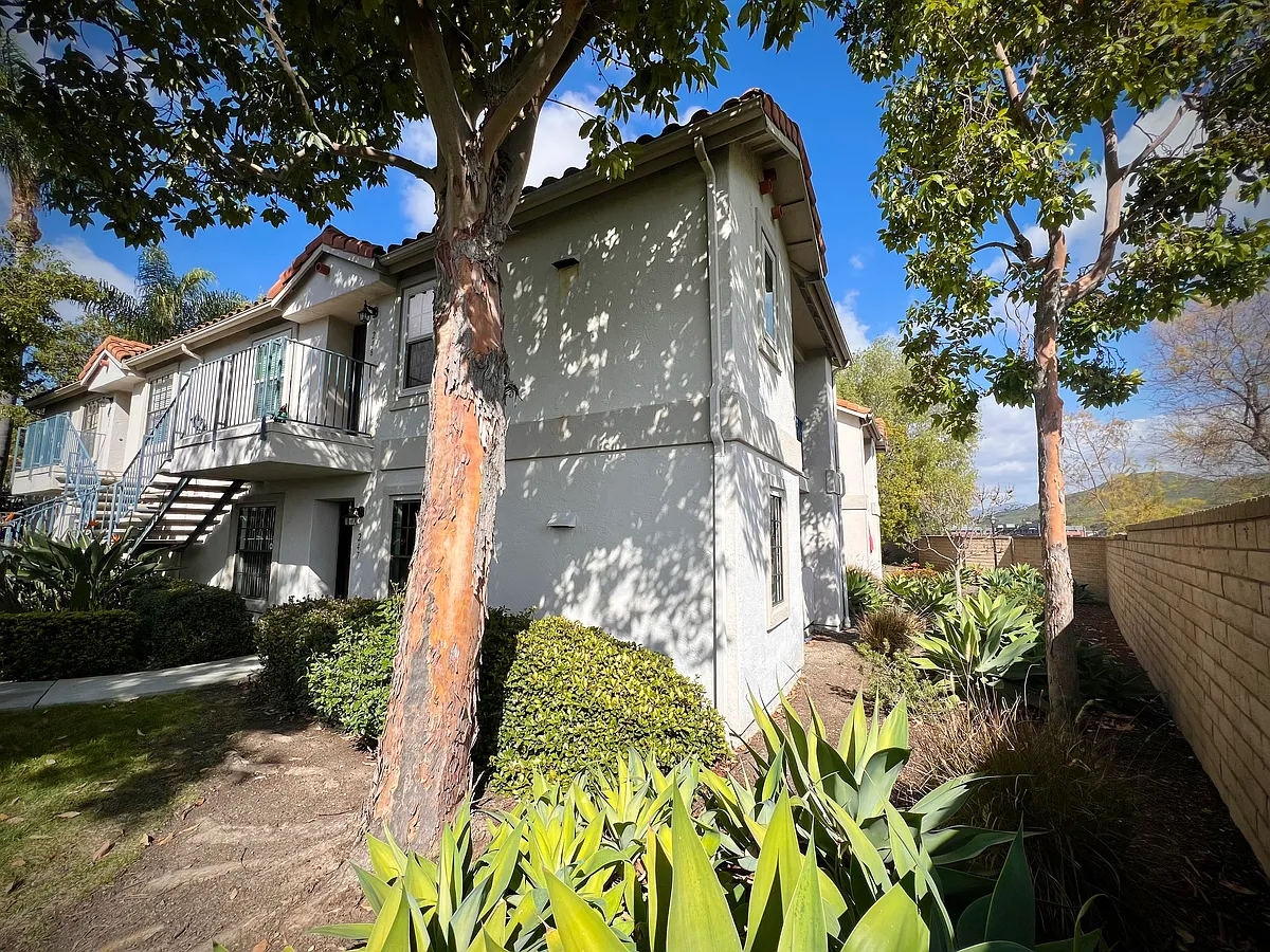 Building Photo - 10341 Azuaga St #247