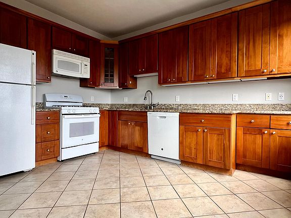 3rd image of 2645 Sacramento St APT 2E