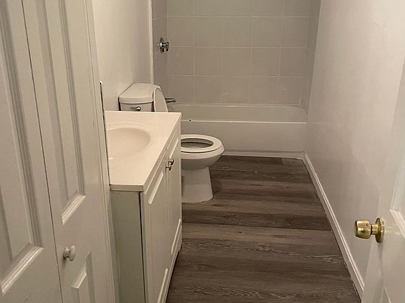 2nd image of 1823 Pleasant St #2