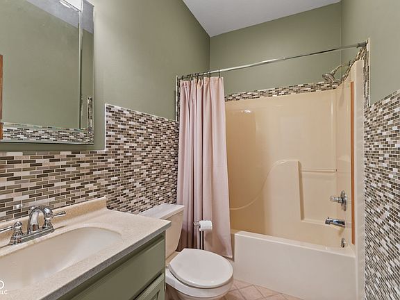 5th image of 1858 Broadleaf Ct