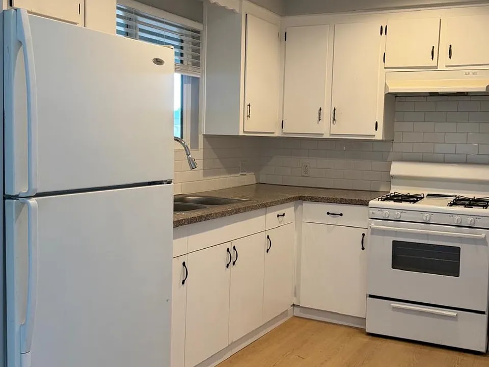 127 Wilson Ave #1