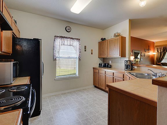 5th image of 22880 Sabine Dr