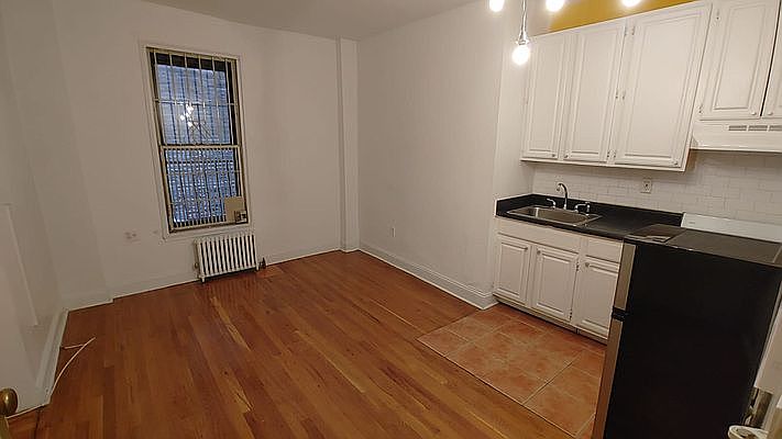 1st image of 425 W Broadway #3