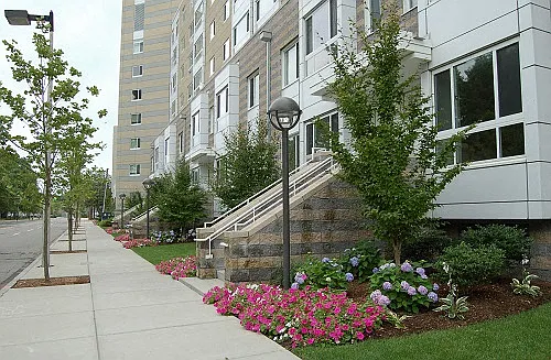 Peninsula Apartments — Photo 16
