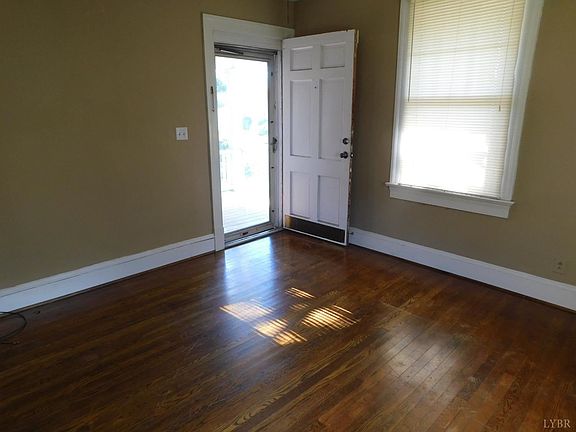 2nd image of 3202 Nelson St