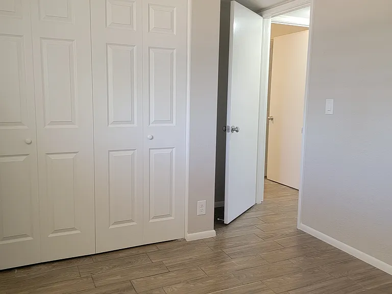 204 N Standage — Photo 32