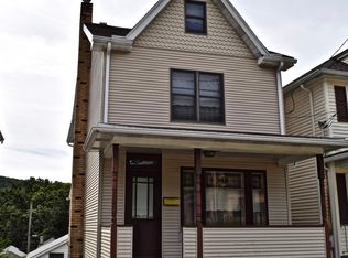 30 E Diaz Ave, Nesquehoning, PA 18240