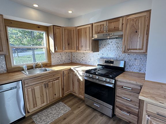 2nd image of 202 Mullican St