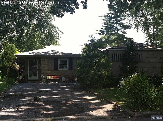 2nd image of 15 Dogwood Ln
