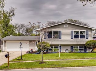 310 Jewel Ave, St Charles, IL 60174