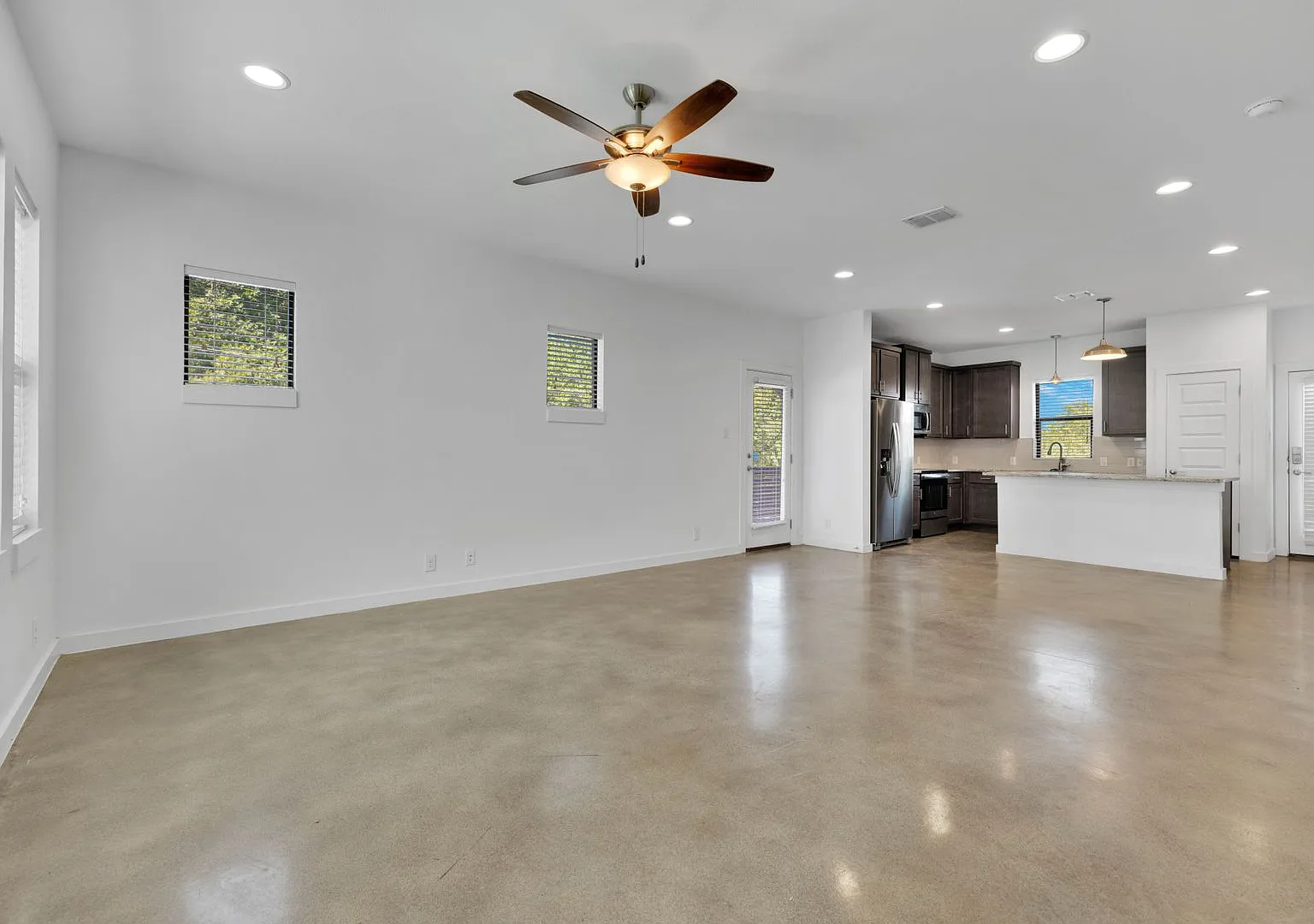 2 Bed / 2.5 Bath Home Available in Dignowity Hill Historic District — Photo 4