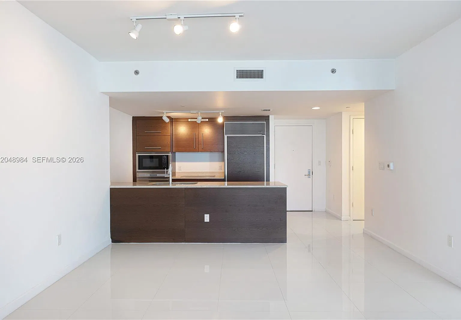 Iconbrickell Condo No 1 — Photo 4
