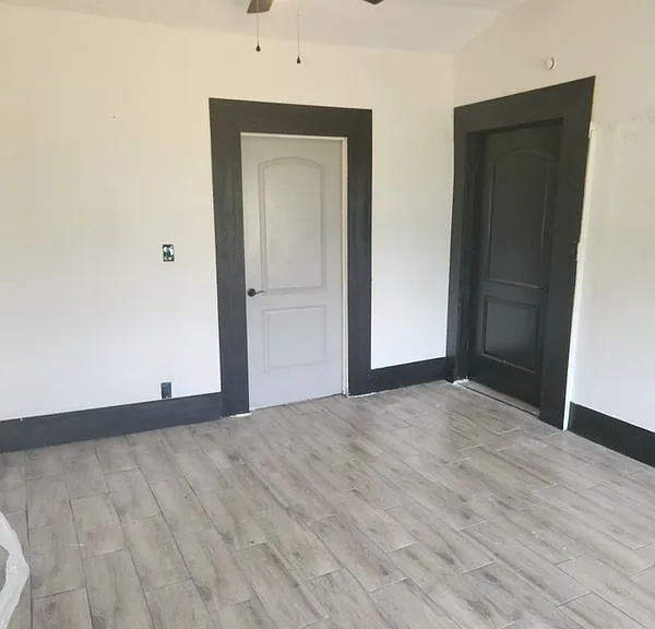 219 S Alabama Ave — Photo 16