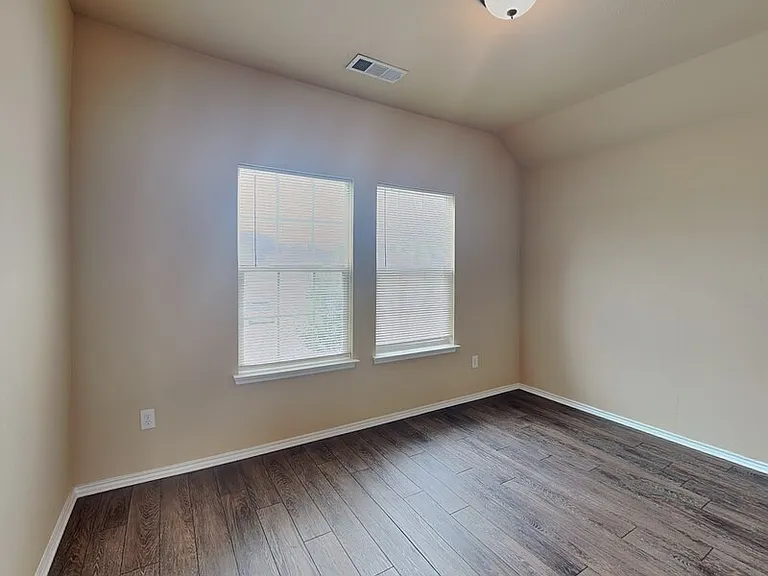 629 Saddleway Dr — Photo 11