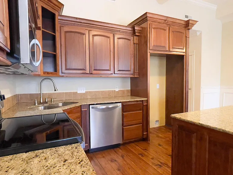215 N Wright St — Photo 6