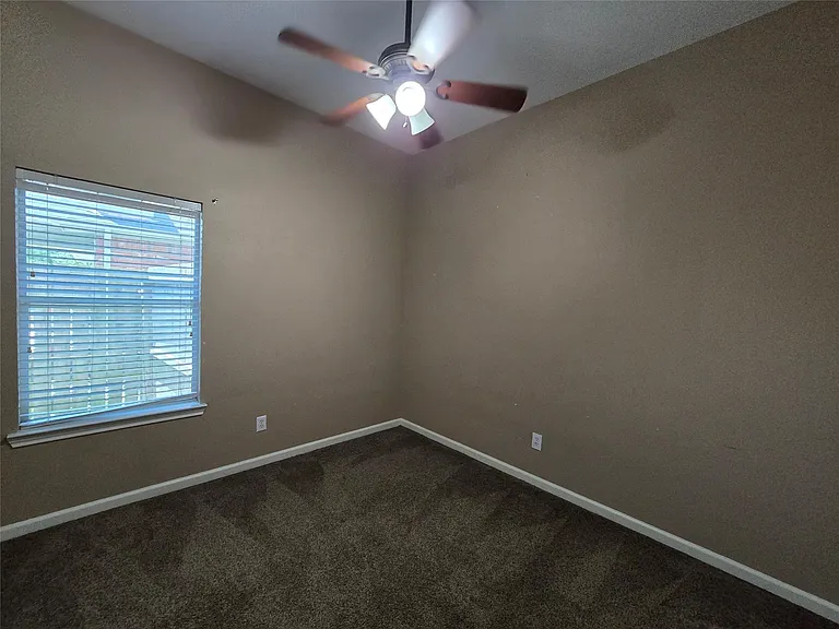 215 Danna St — Photo 25